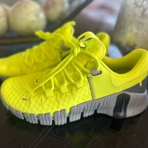 NEW Nike Metcon 5 Mens 8 Womens 10